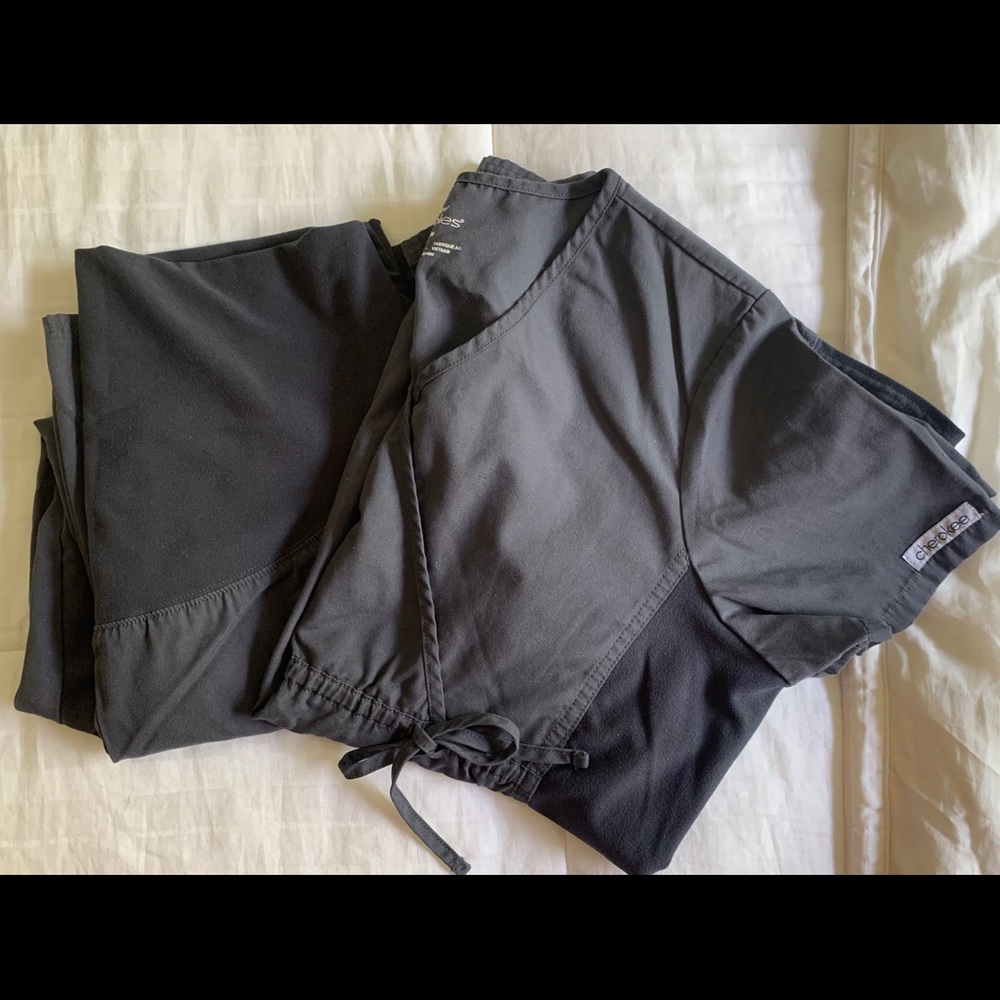Petite maternity scrub set in color Pewter